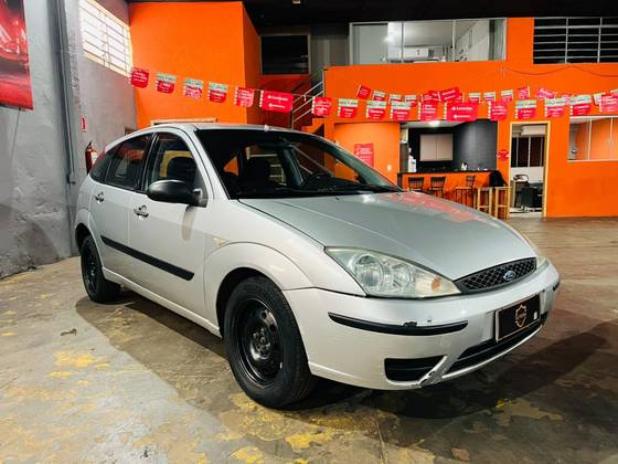 FORD FOCUS 1.6 GL 8V FLEX 4P MANUAL FORD FOCUS 1.6 GL 8V FLEX 4P MANUAL